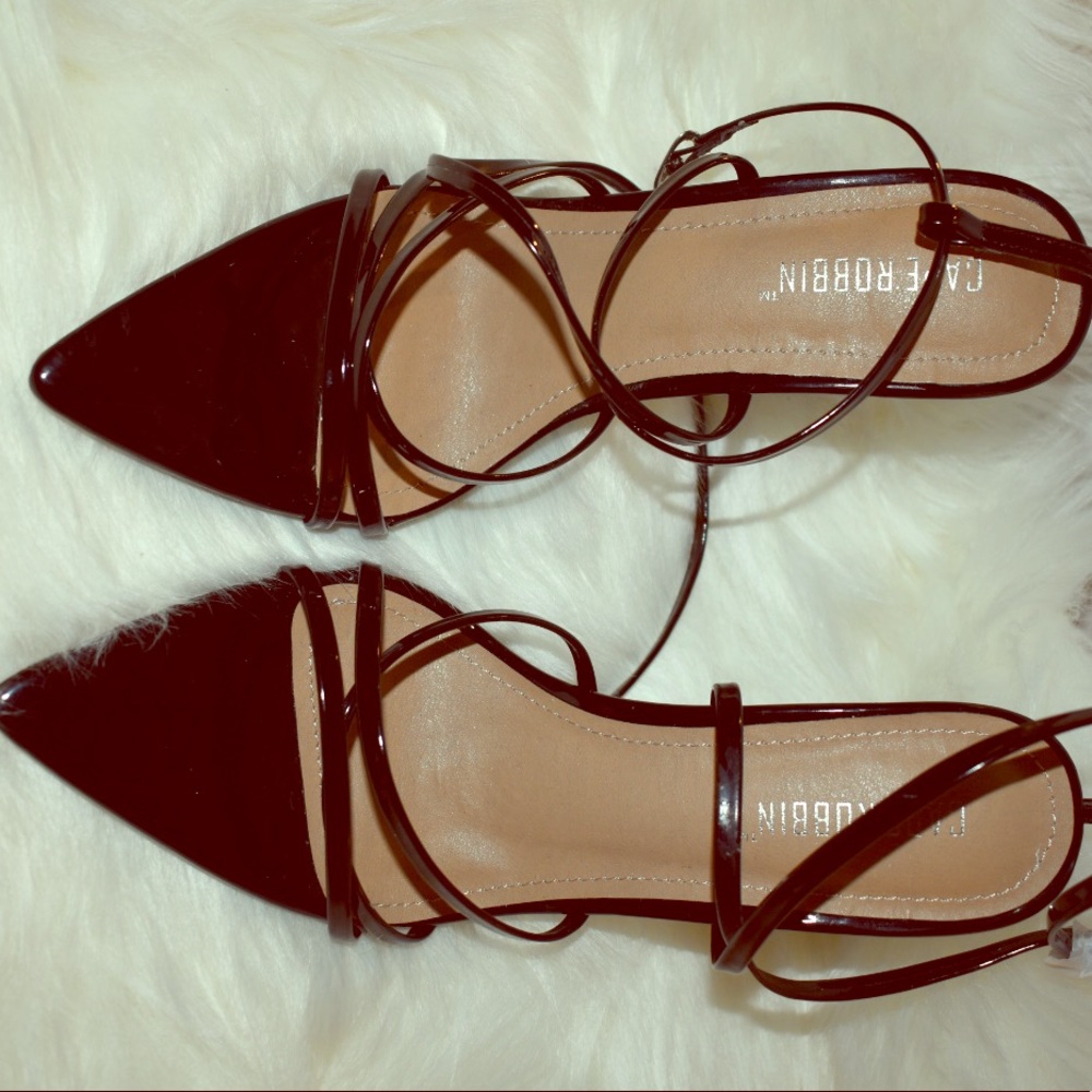 CAPE ROBBIN BLACK STRAPPED HEEL